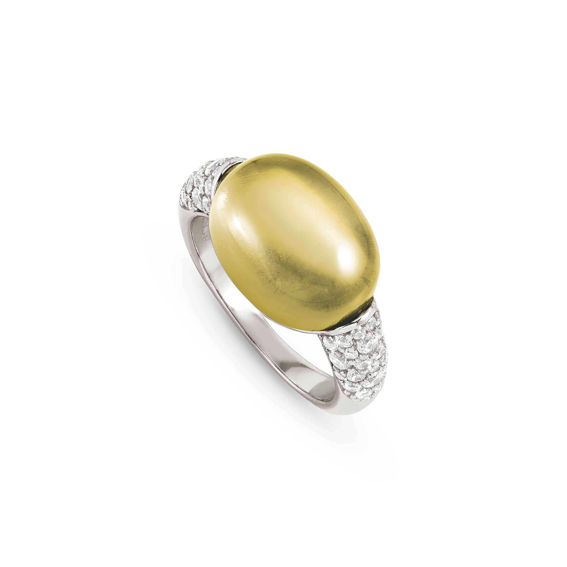 MyRadiance ring, 45 topaz stones and natural stone