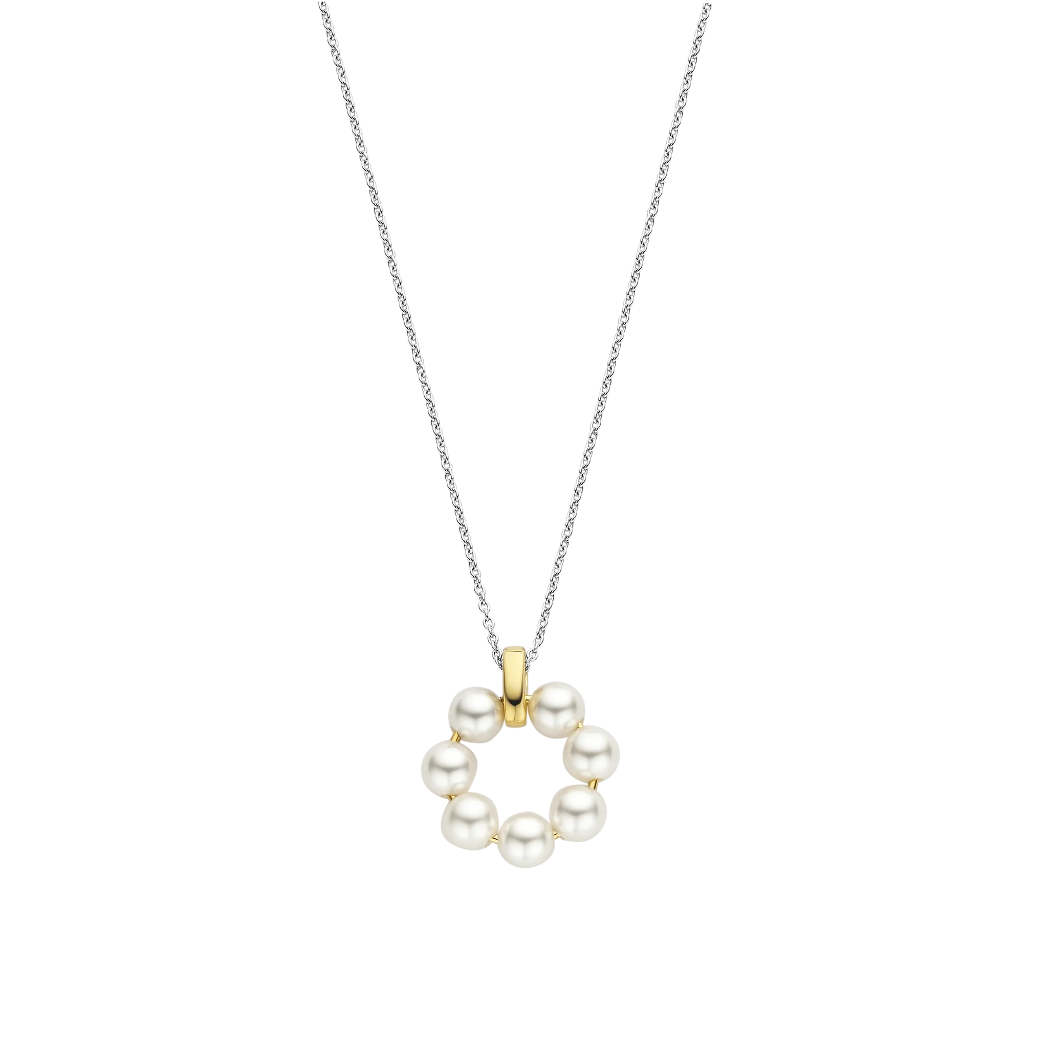 FLaunts a circle of lustrous white pearls