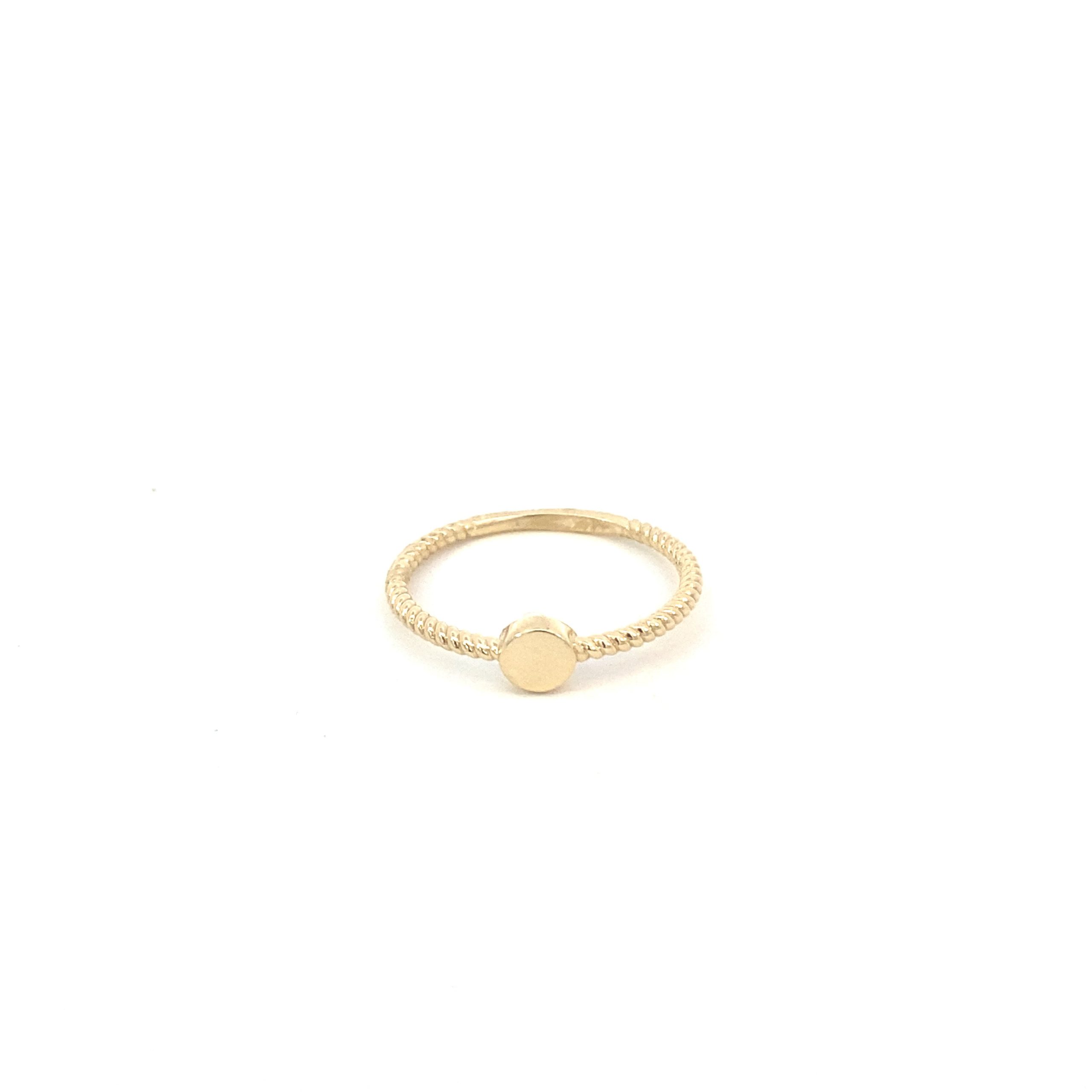 14K Gold Twist Ring with Circle Shape