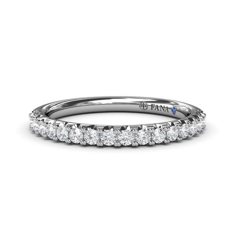 18K White Gold Wedding Band with Round Diamonds