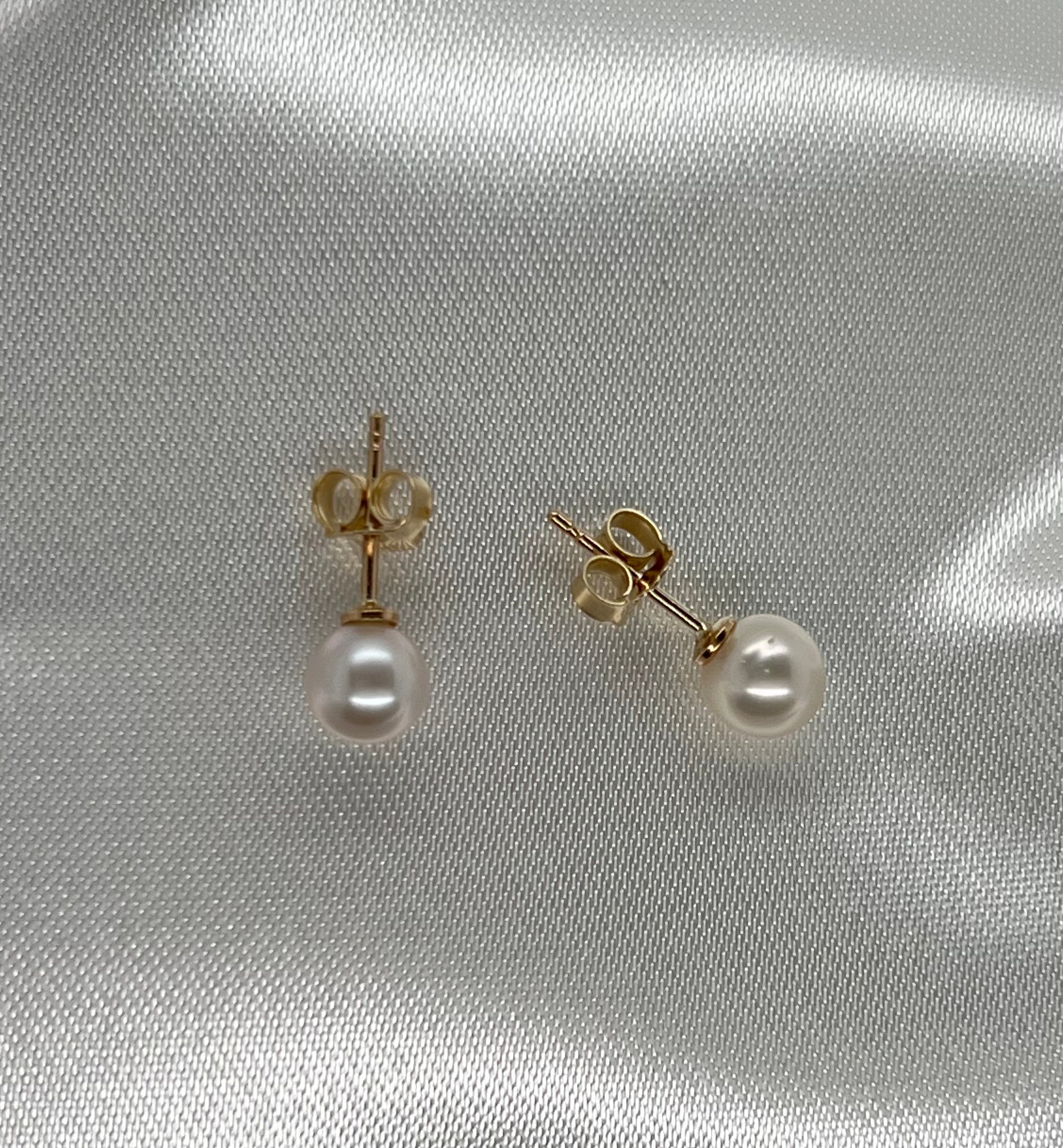 14K Gold Stud Earrings Pearl