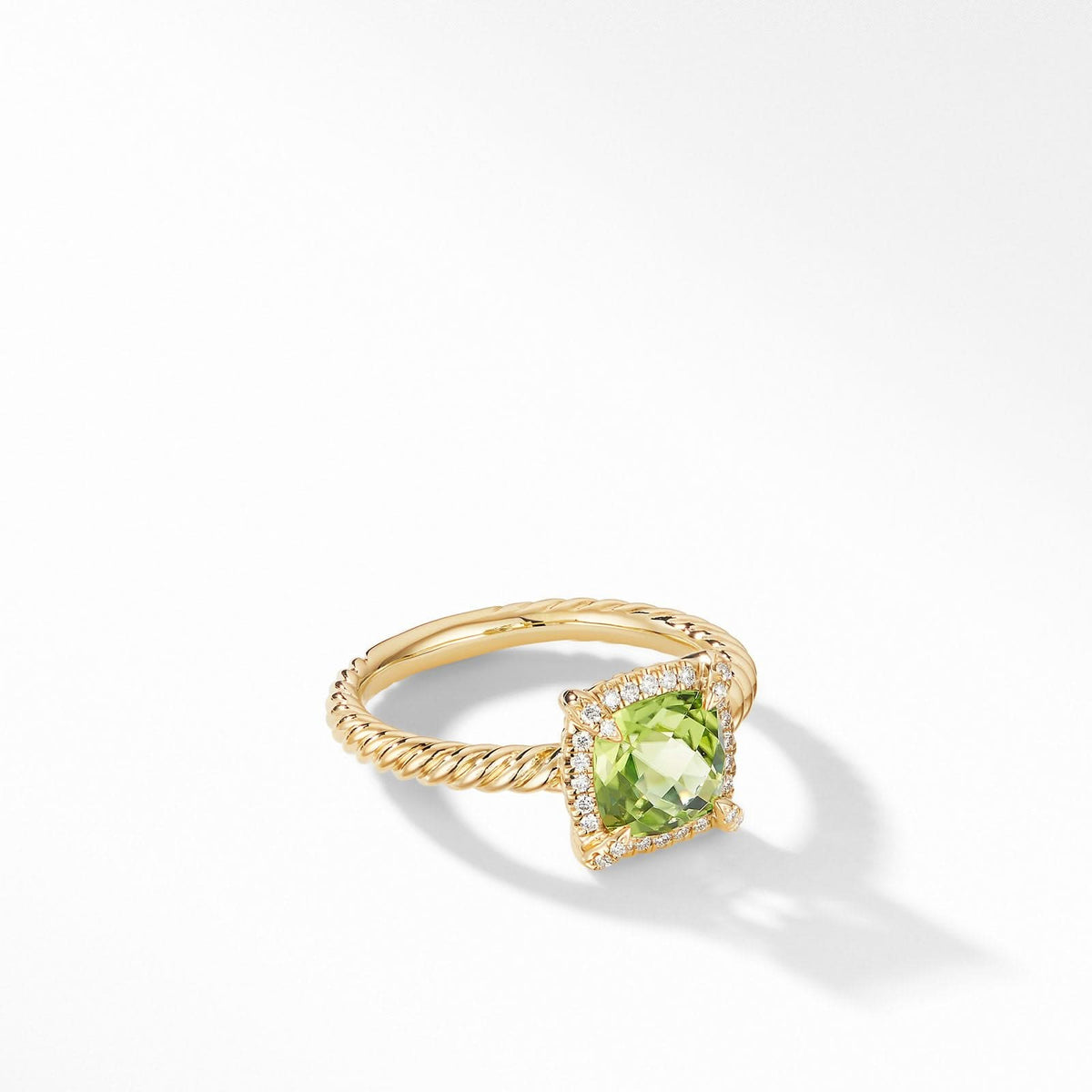 DAVID YURMAN Petite Chatelaine® Pavé Bezel Ring in 18K Yellow Gold with Peridot and Diamonds, 7mm