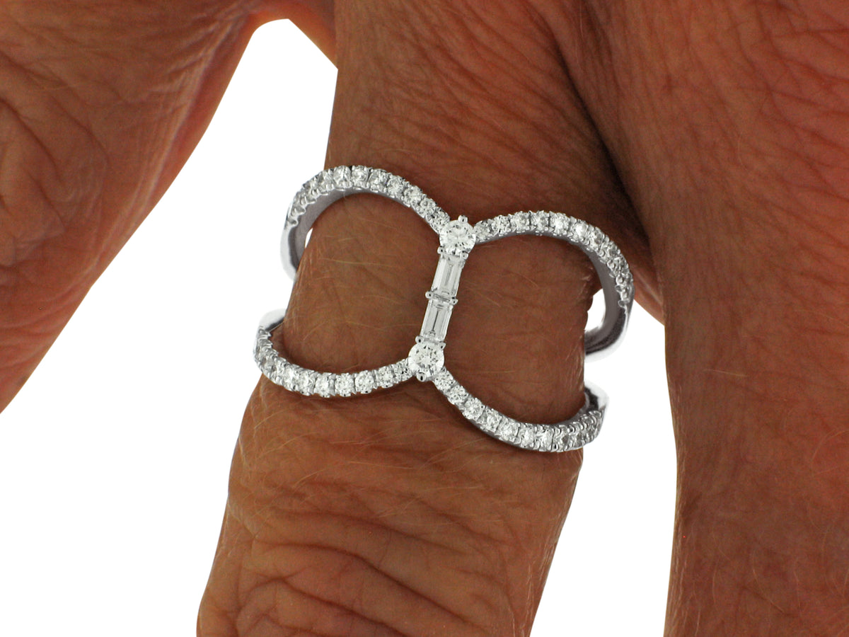 MULLOYS PRIVE18K WHITE GOLD .43CT VS CLARITY G COLOR DIAMOND RING